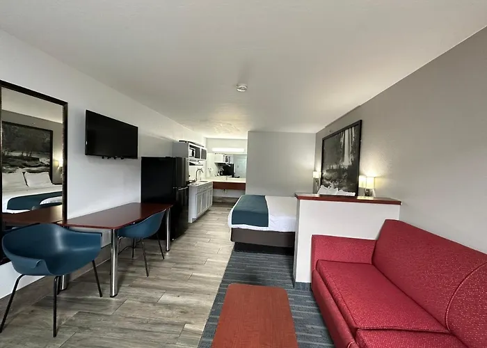 6 Az Hotel 3*