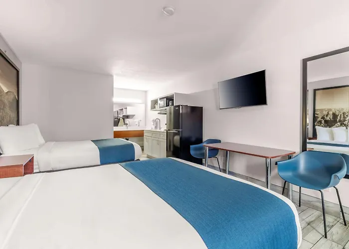Hotel 6 Az 3*