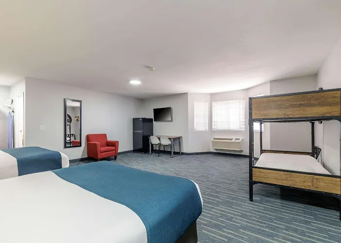 6 Az Hotel