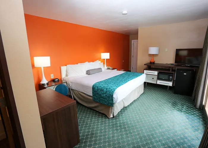 6 Az Hotel