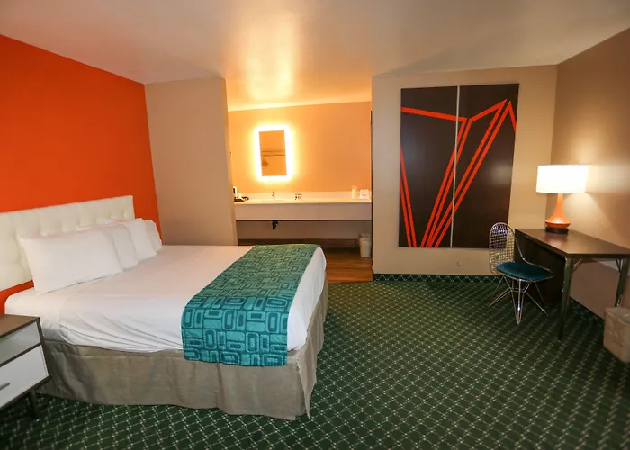 6 Az Hotel