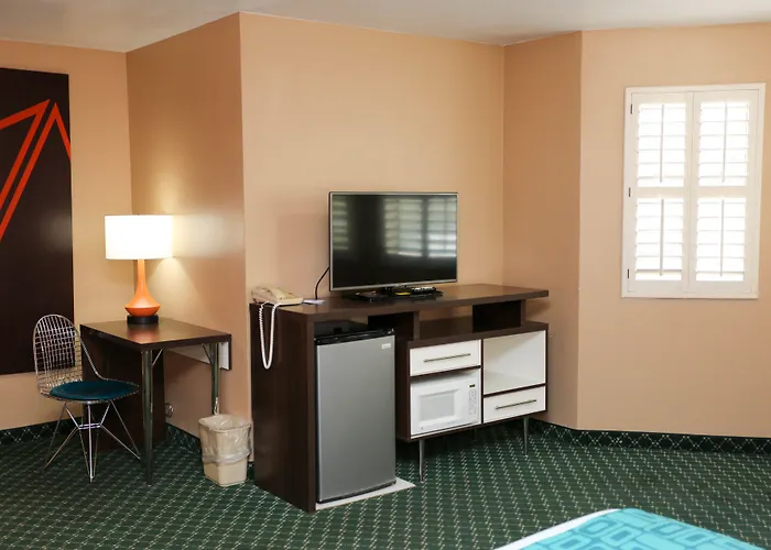 6 Az Hotel