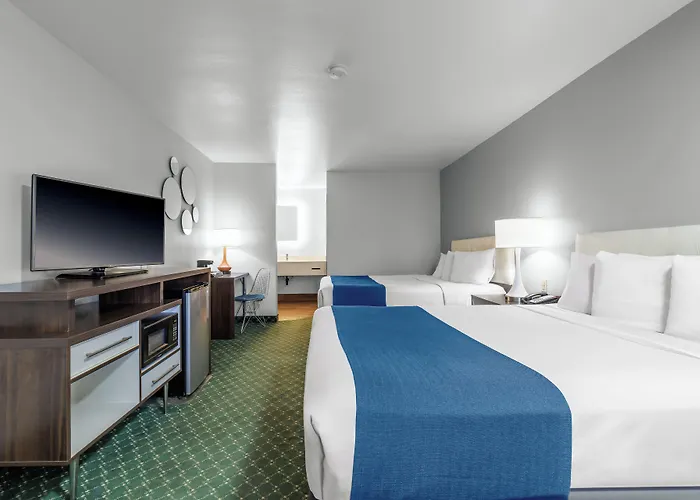 Hotel 6 Az 3*